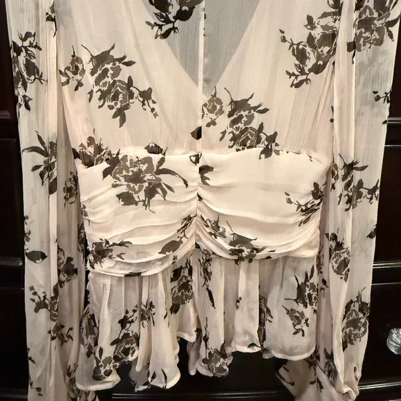 BAUM UND PFERDGARTEN Floral Peplum Blouse -NWOT - Picture 6 of 12